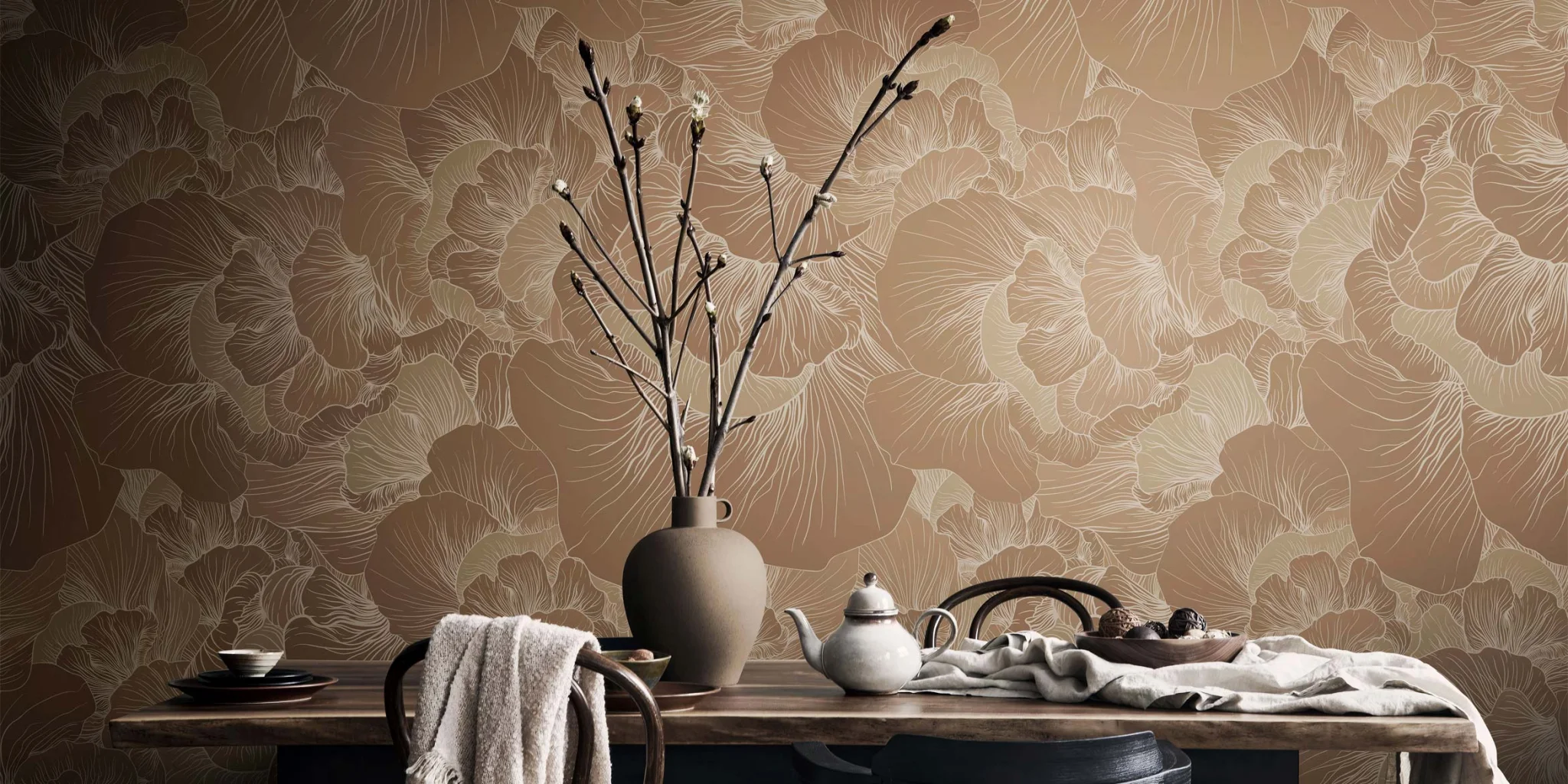 Paria wallpaper brings a sense of the outdoors into interior spaces, offering an earthy yet refined aesthetic that celebrates the untamed beauty of nature’s artistry.